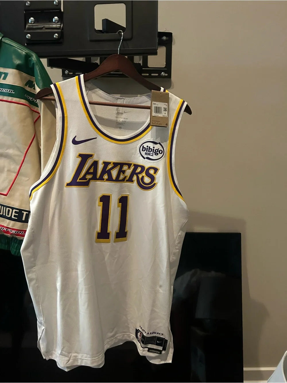 Los Angeles Lakers White 'Hayes' #11 Signed Basketball Jersey